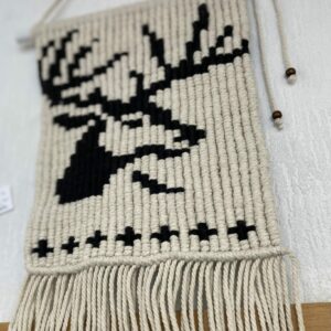 Décoration cerf en marcramé