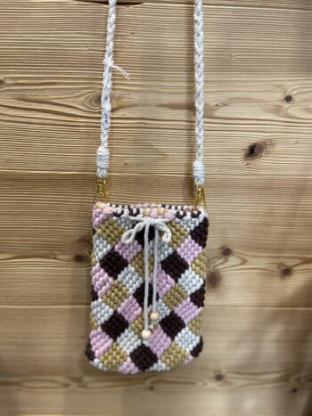 Pochette de téléphone en Macramé